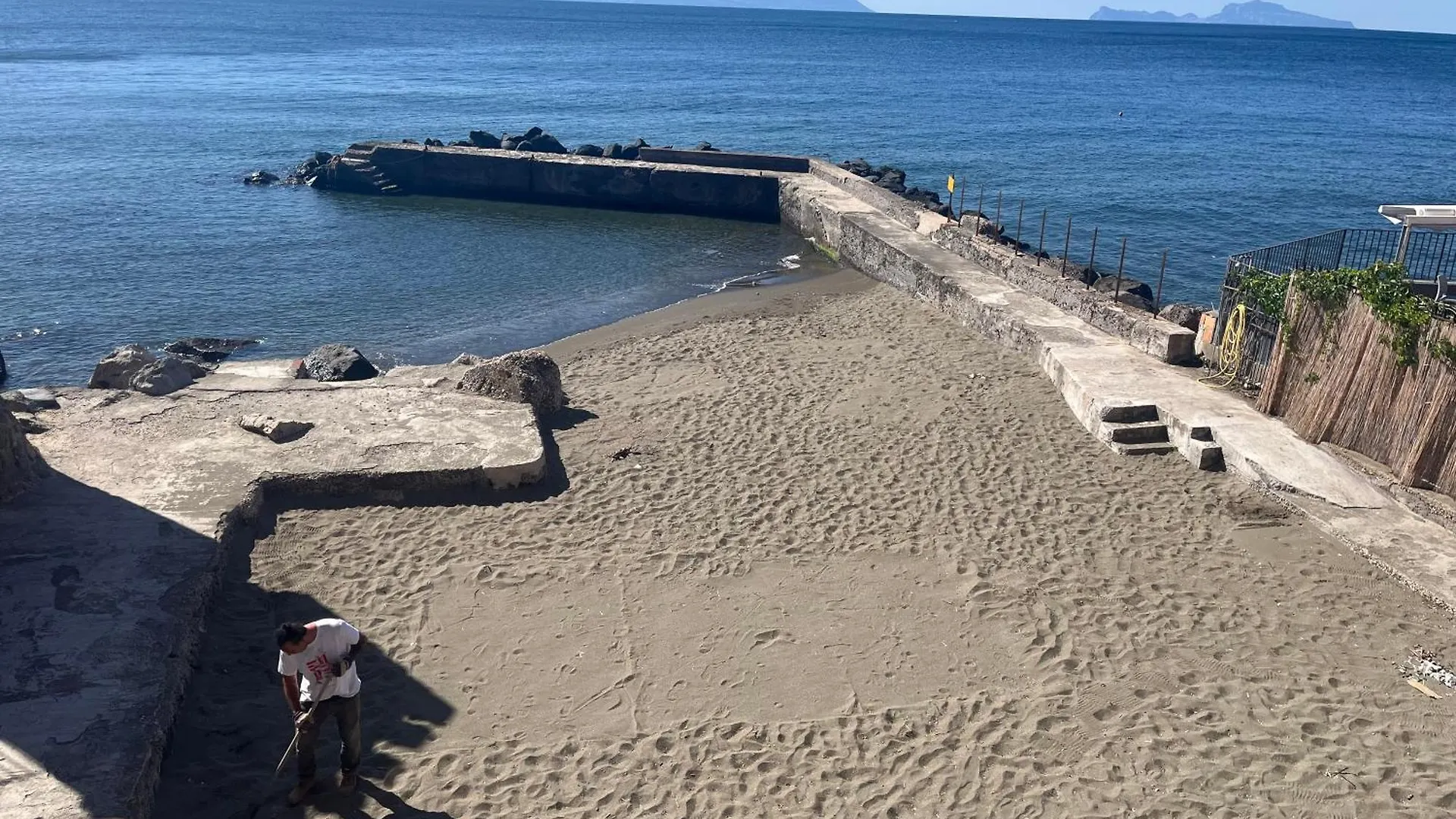 La Casetta Con La Spiaggia Naples 0*,  Italy